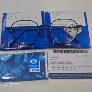 Tròng Essilor