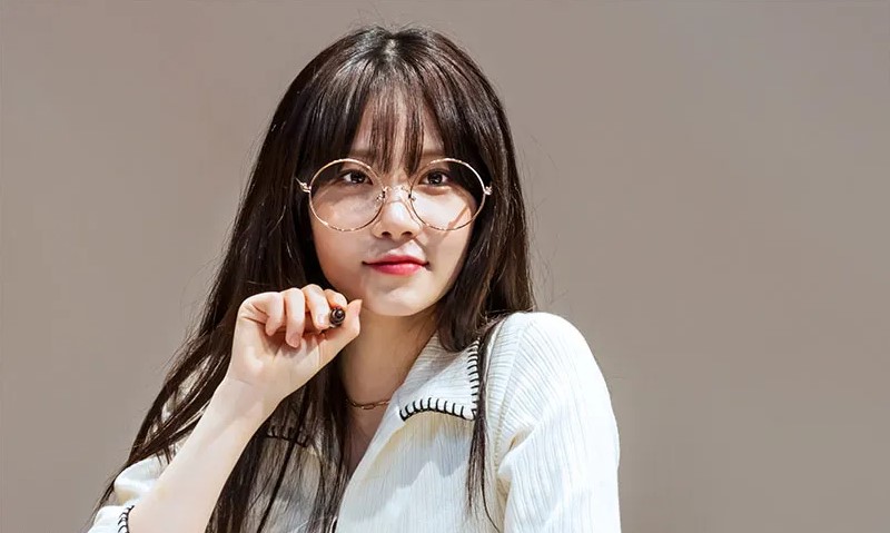 Nữ Mặt Nhỏ Nên Chọn Kiểu Gọng Kính Nào