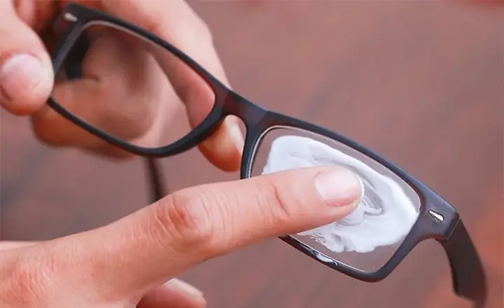 Cách Khác Phục Mắt Kính Bị Sướt
