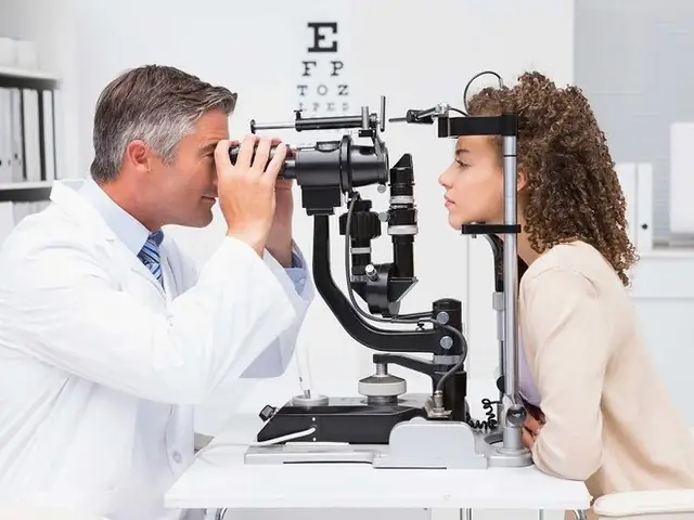 Cách Kiểm Tra Mắt Kính Cận