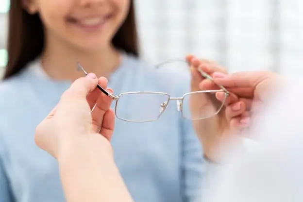 Cách Làm Cho Mắt Đỡ Dại Khi Đeo Kính