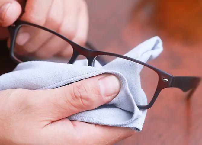 Cách Lau Kính Mắt Cho Sạch Cách Lau Kính Mắt Cho Sạch