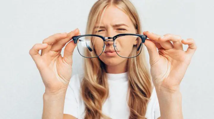 Cách Lđeo Mắt Kính Không Bị Dại