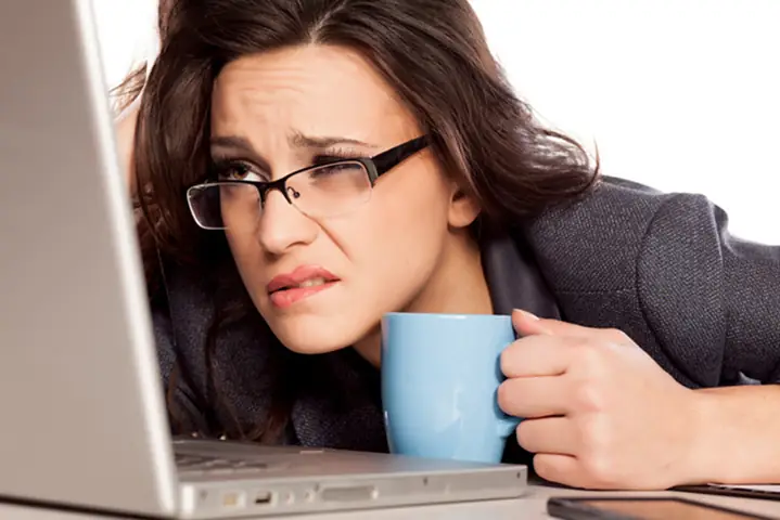 Cách Lđeo Mắt Kính Không Bị Dại