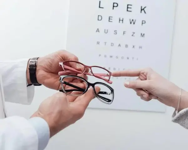 Cách Nhận Biết Mắt Kính Cận Tốt