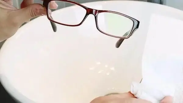 Cách Tẩy Keo 502 Trên Mắt Kính Mắt