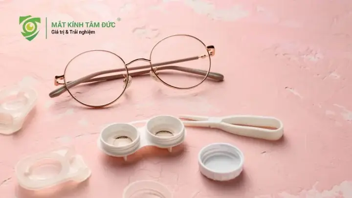 Cách Tháo Tròng Mắt Kính Tròn
