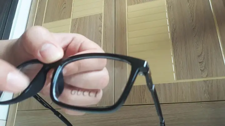 Cách Xóa Chữ Trên Mắt Kính