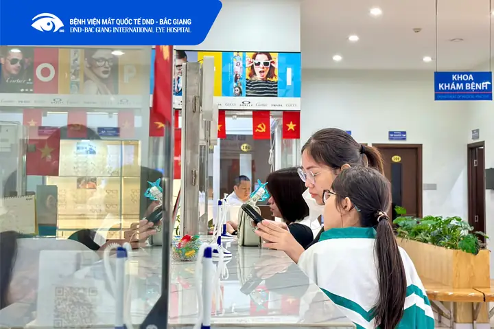 Cắt Kính Cận Ở Bệnh Viện Mắt Dnd