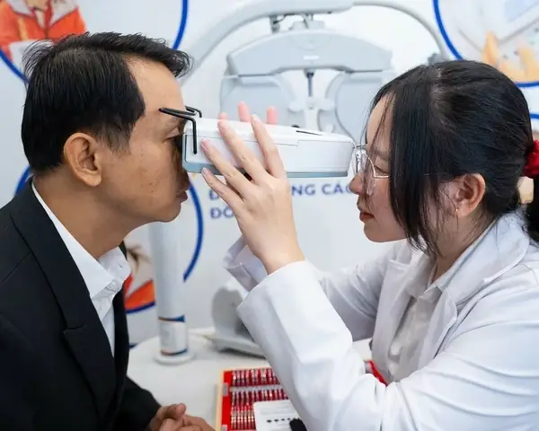 Cắt Kính Không Độ Ở Bệnh Viện Mắt
