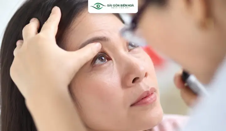 Cau Tao Kính Soi Đáy Mắt