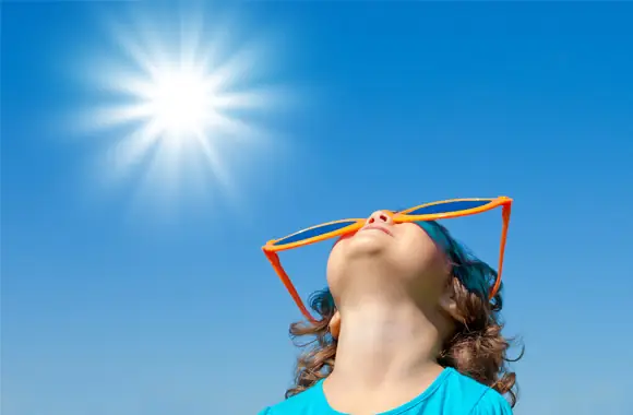 Có Nên Mua Mắt Kính Chống Bức Xạ
