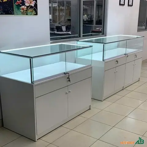 Công Ty Sản Xuất Kệ Trưng Bày Mắt Kính