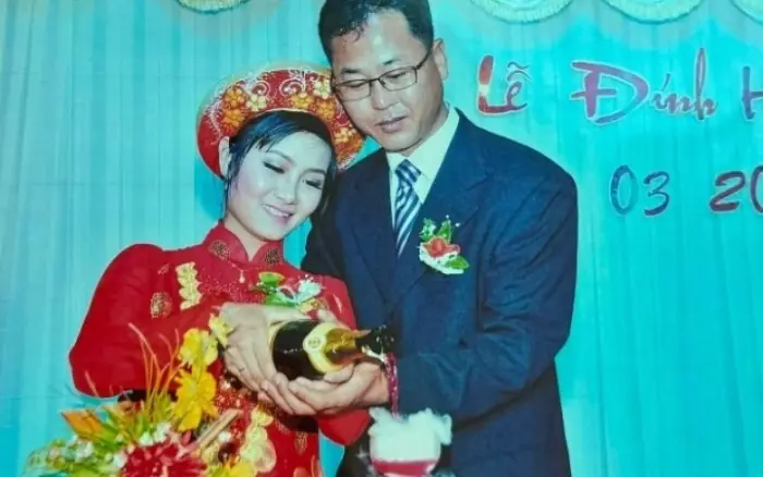 Coô Gái Mắt Kính Bị Lừa Đi Tiệc