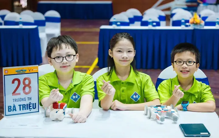 Của Hãng Kính Mắt Bà Triệu Của Hãng Kính Mắt Bà Triệu