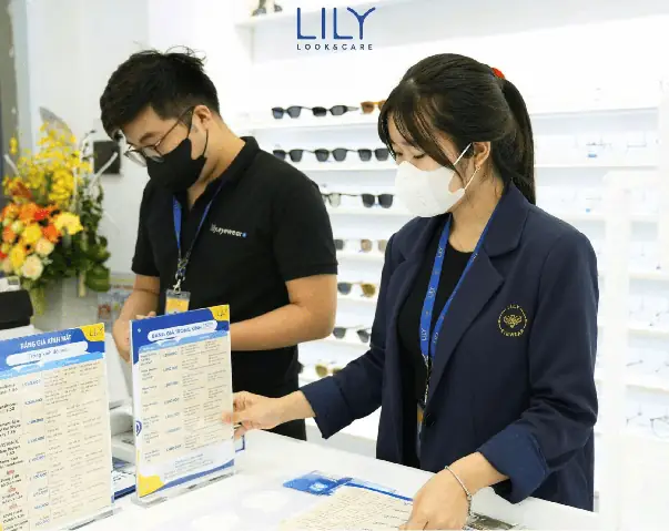 Cửa Hàng Kính Mắt Gần Giảng Võ