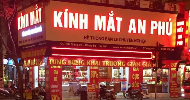 Cửa Hàng Kính Mắt Gần Giảng Võ