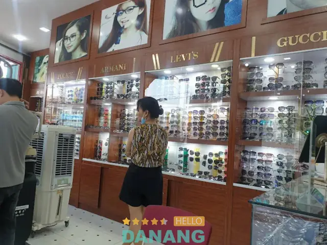 Cửa Hàng Kính Mắt Ở Bạch Mai