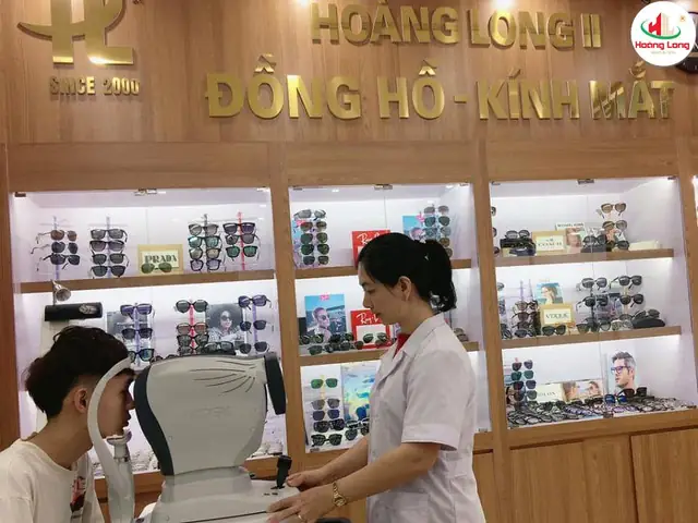 Cửa Hàng Mắt Kính Hoàn Long