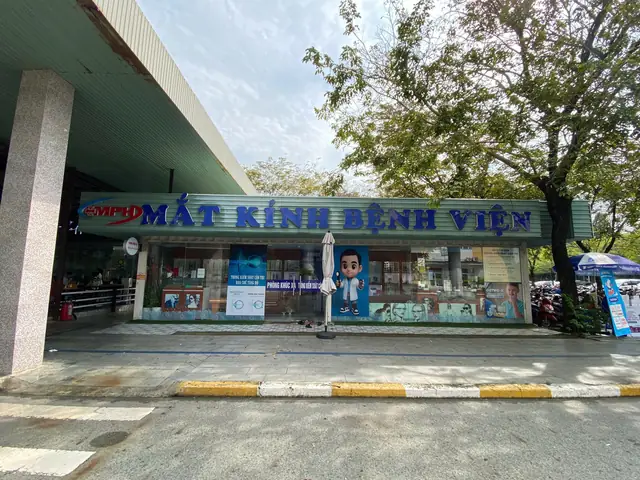 Cửa Hàng Mắt Kính Nhân Trí
