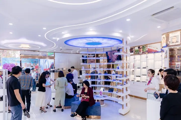 Cửa Hàng Mắt Kính Nhân Trí