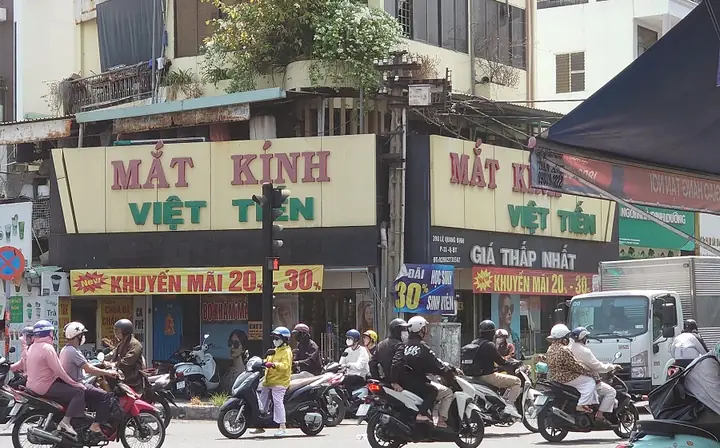 Cửa Hàng Mắt Kính Việt Quang