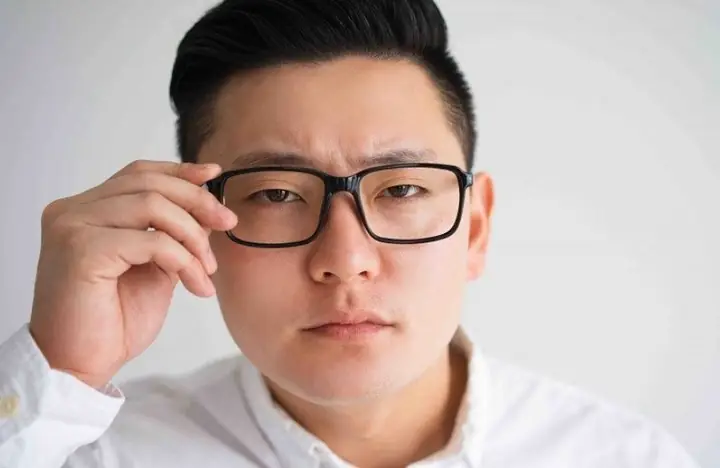 Đeo Mắt Kính Hay Bị Tuột