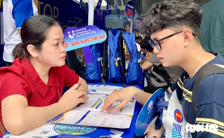 Doanh Nghiệp Dẫn Đầu Về Mắt Kính Doanh Nghiệp Dẫn Đầu Về Mắt Kính