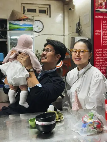 Đồng Hồ Mắt Kính Sao Việt
