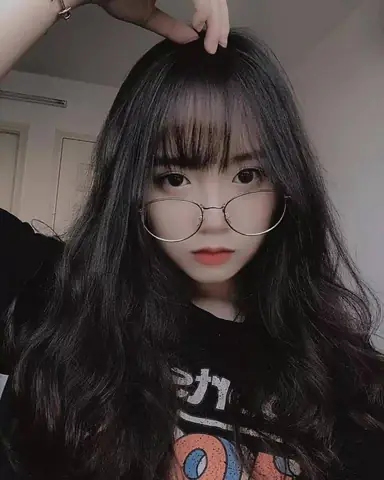 Gái Đeo Mắt Kính