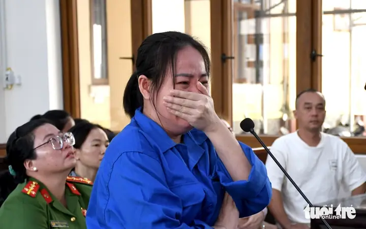 Gd Đeo Mắt Kính Hình Trái Tin