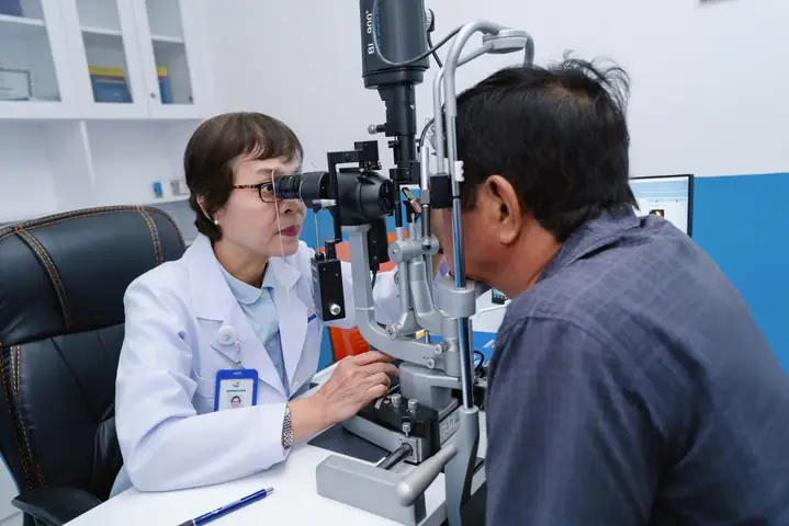 Giá Mắt Kính Bolong Giá Mắt Kính Bolong