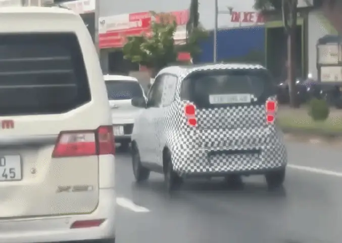Gif Cậu Bé Mắt Kính Nhảy Fb