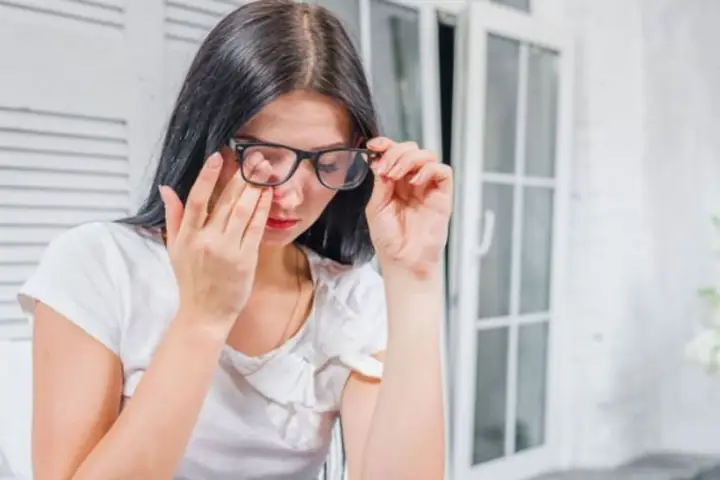 Hình Ảnh Đeo Kính Tốt Cho Mắt Cận Hình Ảnh Đeo Kính Tốt Cho Mắt Cận
