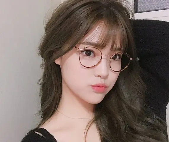 Hình Gái Xinh Đeo Mắt Kính Hình Gái Xinh Đeo Mắt Kính
