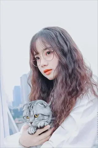 Hình Gái Xinh2k4 Đeo Mắt Kính