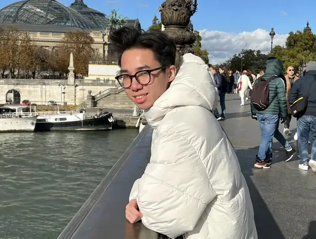 Hộp Đựng Mắt Kính Có Mùi Nồng