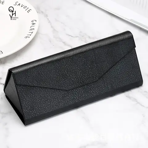 Hộp Đựng Mắt Kính Hình Tam Giác