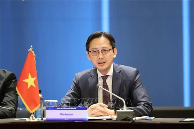 Hùng Kính Mắt Việt Tín