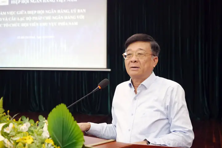 Hùng Kính Mắt Việt Tín