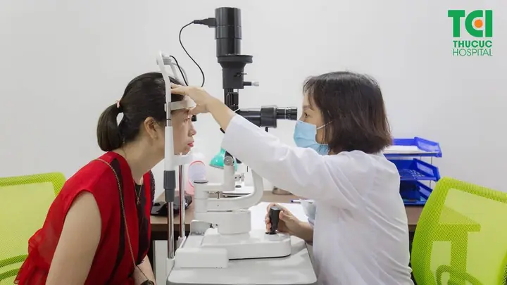 Khám Mắt Qua Kính Sinh Hiển Vi Khám Mắt Qua Kính Sinh Hiển Vi
