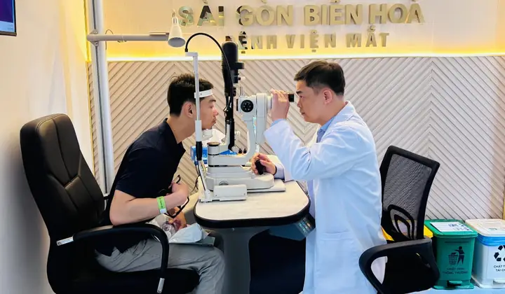 Khám Mắt Qua Kính Sinh Hiển Vi Khám Mắt Qua Kính Sinh Hiển Vi
