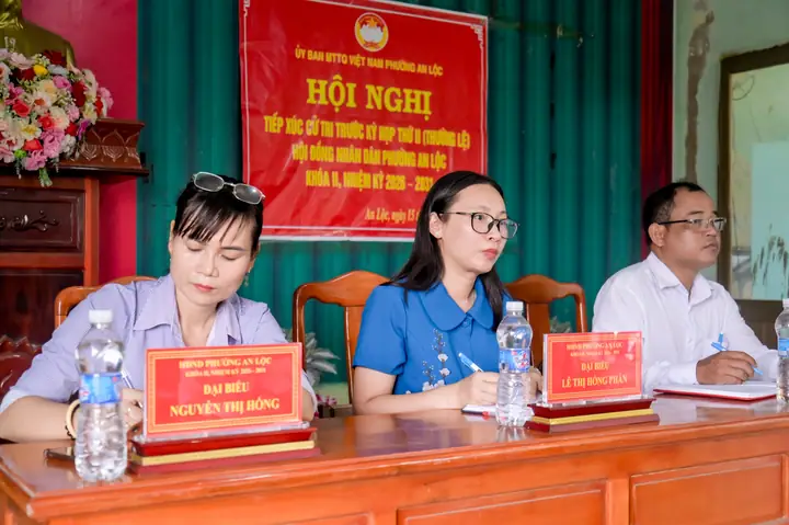 Khoa Kính Mắt Tiếp Xúc