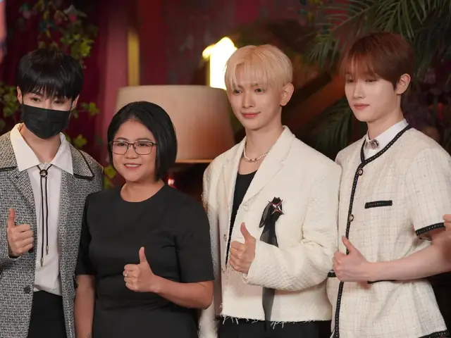 Kim Hanbin Đeo Mắt Kính
