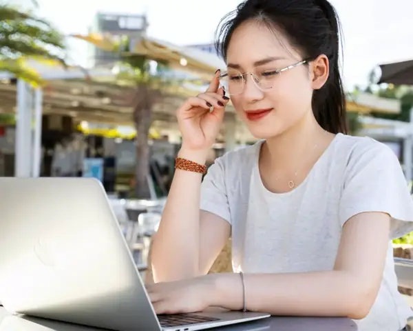 Kính Cận Tròn Hại Mắt