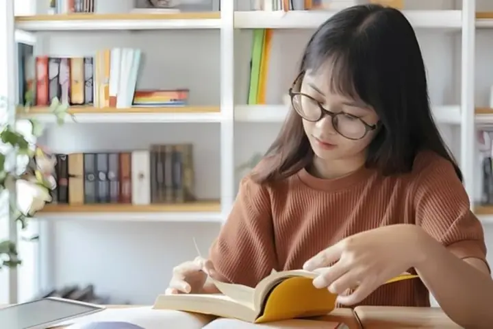 Kính Chống Mỏi Mắt Khi Đọc Sách