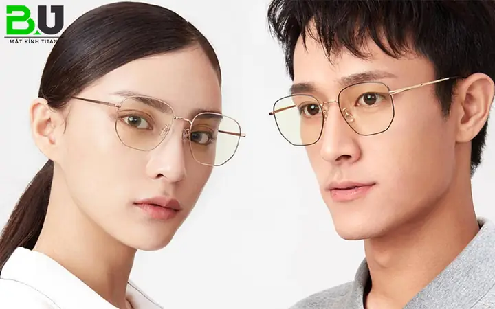 Kính Đeo Mắt Khi Ngồi Máy Tính