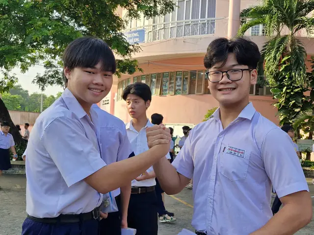Kính Mắt 2 Lớp Hcm