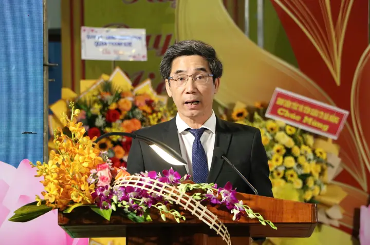 Kính Mắt 50 Quán Thánh