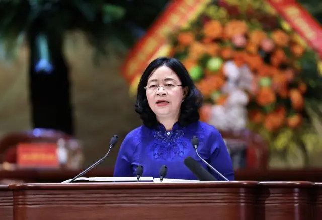 Kính Mắt Bé Châu Bùi